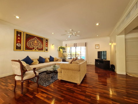 Elegant 3 Bedroom Apartment in Sathorn - BR0110AP