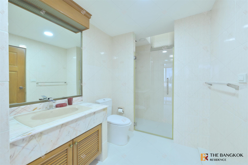 Luxurious Design, Elevated Atmosphere Ruamsuk Condominium