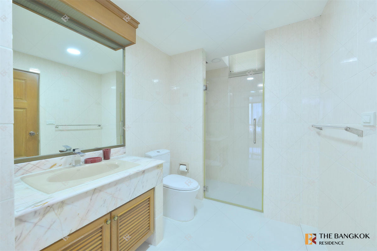 picture Luxurious Design, Elevated Atmosphere Ruamsuk Condominium - 6/10