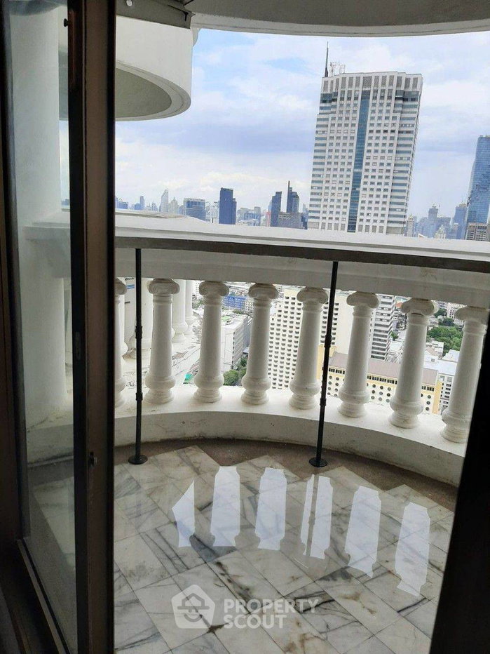 picture 40th-Floor 2-BR Nusa State Tower Condominium Near BTS Saphan Taksin (ID 1258717) - 7/17