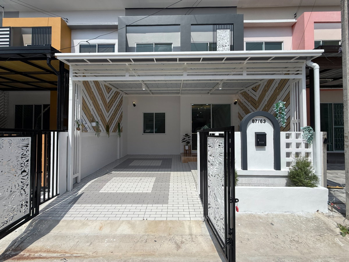รูป ทาวน์เฮาส์2ชั้น ต้นซอย รีโนเวทใหม่ ทำเลดี ม.เพ็ญศิริ4 ซ.เลียบวารี25/1 คู้ขวา หนองจอก มีเฟอร์นิเจอร์พร้อมอยู่ - รูปที่ 2/32