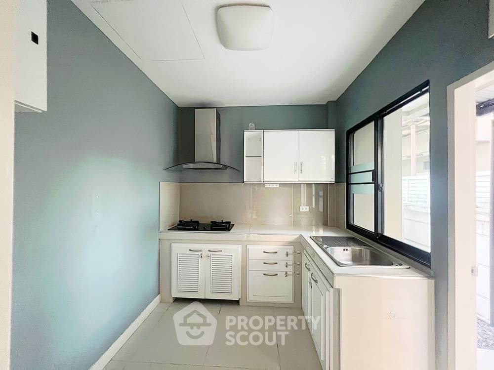 picture Spacious 3-BR House 158 Sqm At Centro Ramindra 109 For Rent (ID 1529947) - 3/24