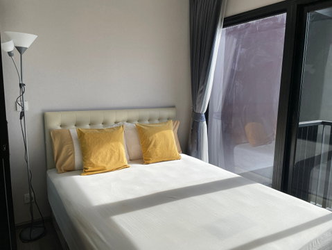 T1535 Condo for rent, The Politan Rive. Beautiful room, fully furnished, special price.