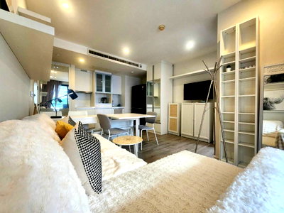 Condos for rent : 🏙️ For Rent! Beautifully renovated condo, ready to move in. Located just 400 meters from BTS Chong Nonsi – Collezio Sathorn-Pipat.