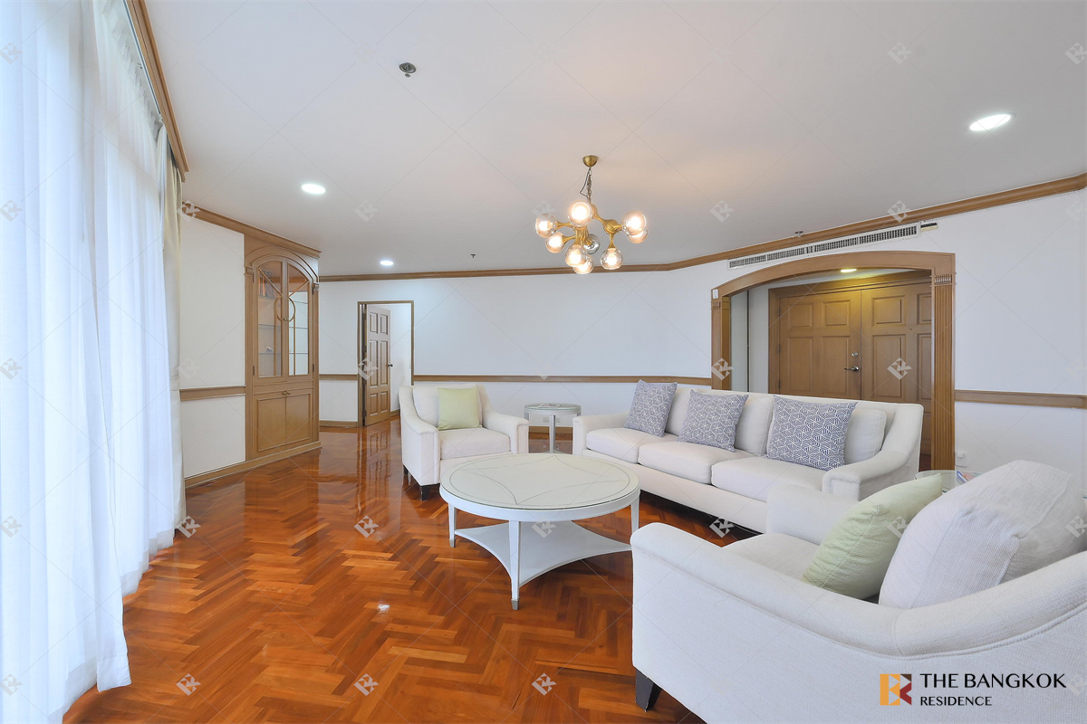 picture Luxurious Design, Elevated Atmosphere Ruamsuk Condominium - 2/10
