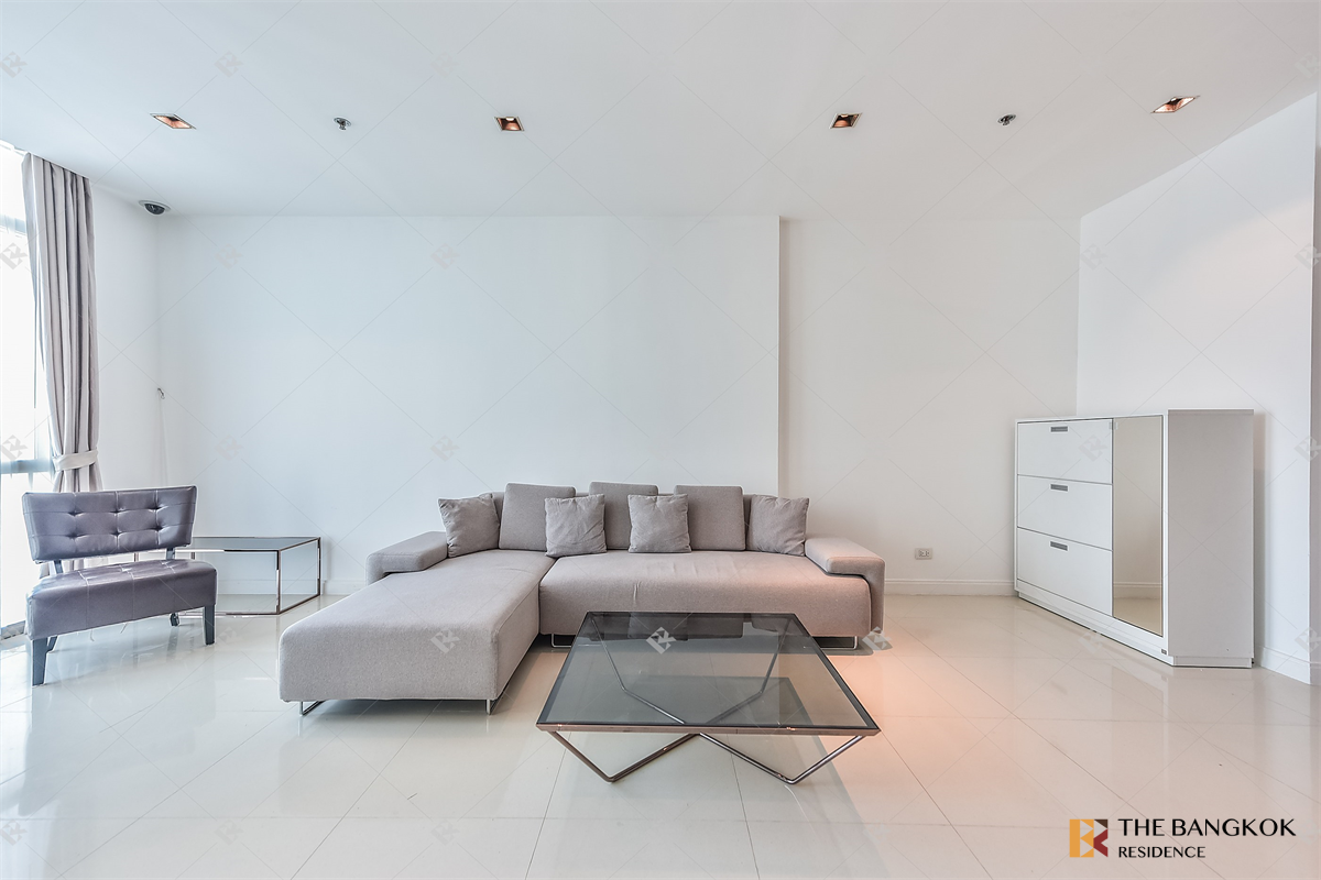 picture Luxury Condo in Central City Location Athenee Residence near BTS Phloen Chit - 1/10