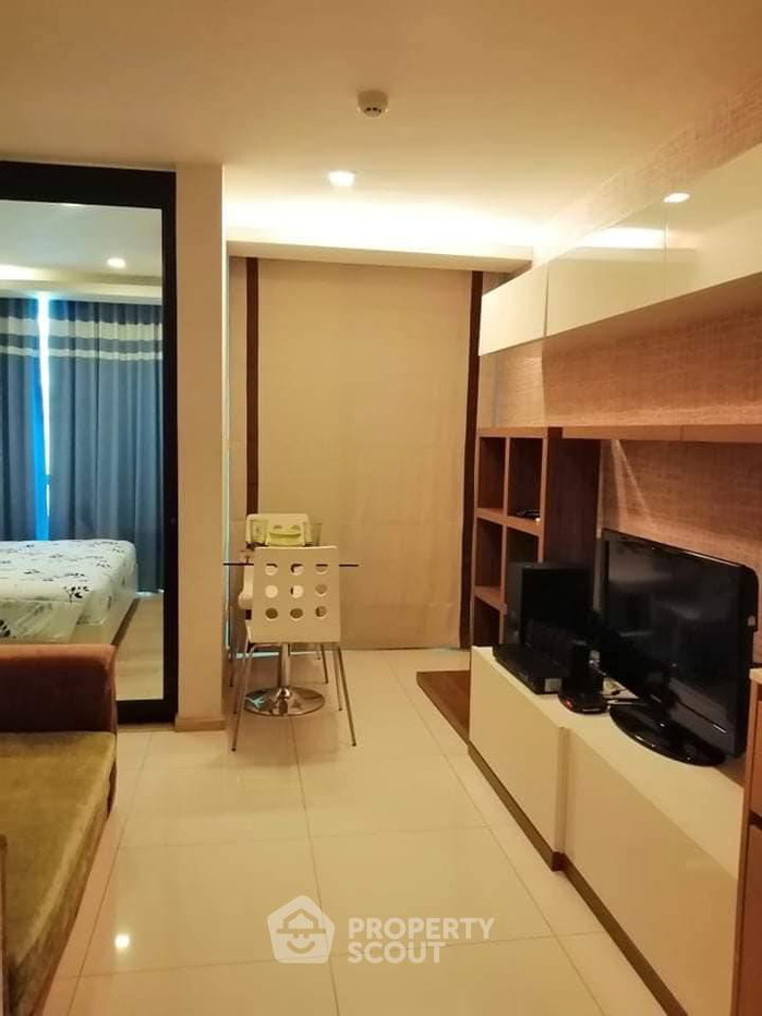picture Great Value 1-BR Condo At Socio Ruamrudee By BTS Nana (ID 693187) - 2/8