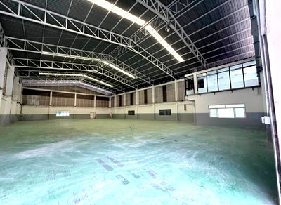เช่าโรงงาน นิคมบางปู(เหนือ) : ให้เช่าโรงงาน พร้อมสำนักงาน ขนาดใหญ่ / พื้นที่ 1575 ตารางเมตร / พื้นที่สีม่วง ขอ รง 4 ได้ / ติดริมถนนแพรกษา  / รถเทรลเลอร์เข้าออกสะดวก