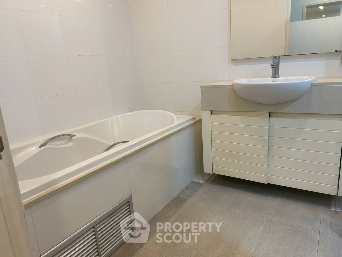 picture 19th-Floor 2-BR Siri Residence Sukhumvit 200m From BTS Phrom Phong (ID 515508) - 7/10