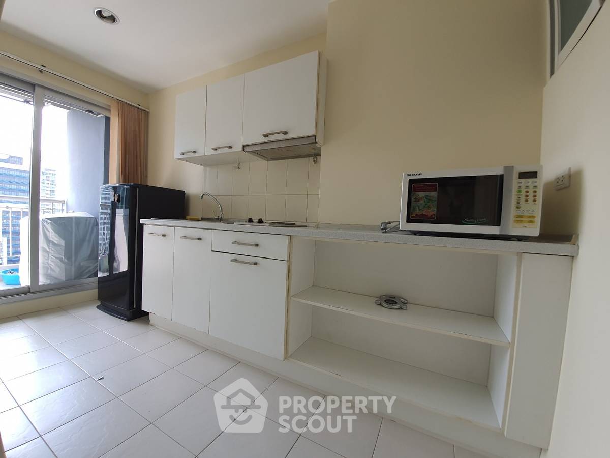 picture 100m To BTS Saint Louis | High-Floor 1-BR At Life @ Sathorn 10 (ID 513470) - 3/10