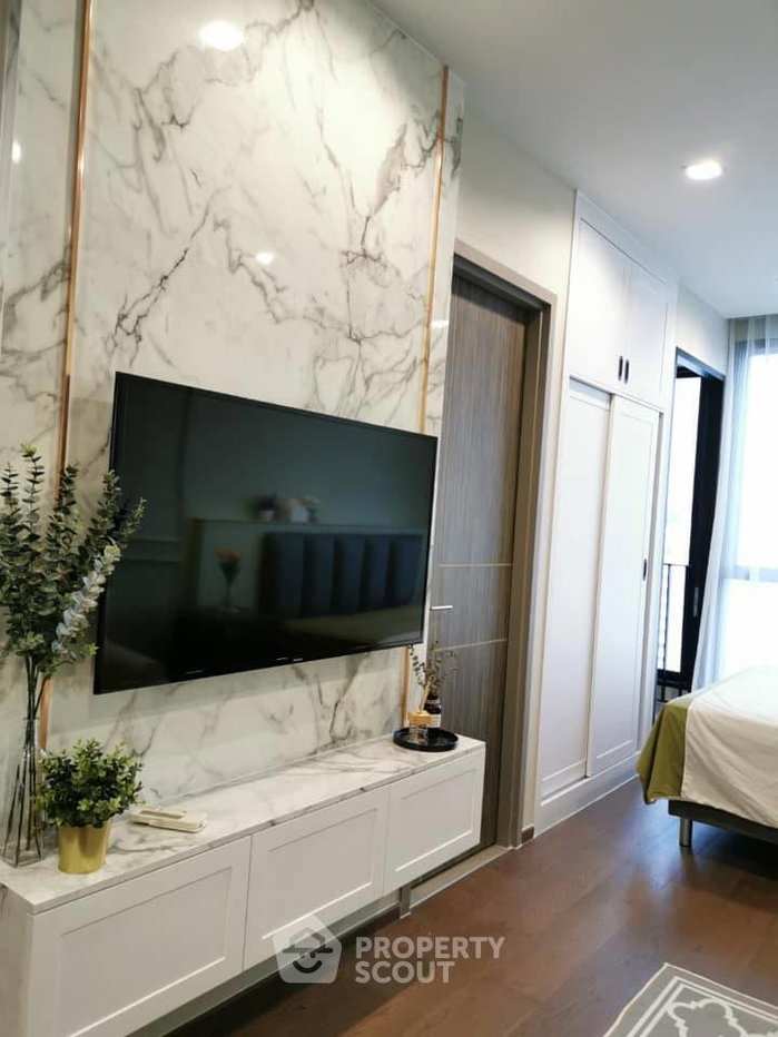 picture 18th-Floor 1-BR At Ideo Q Victory, 40m To BTS Victory Monument (ID 457127) - 1/5