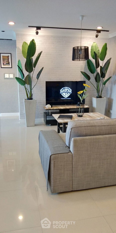 picture Spacious 2-BR 145 Sqm At Sukhumvit Casa Condominium Near BTS Asoke (ID 513088) - 1/4