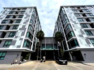Condos for sale : A010360 A Pool Condo Bangna
