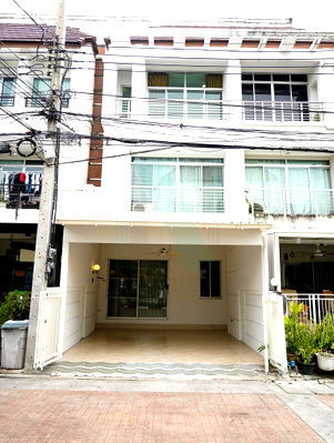 Townhouses for sale Samut Prakarn : For Sell Town house BAAN KLANG MUANG URBANION SUKHUMVIT 113 3-story 3 bedroom 3 bathroom