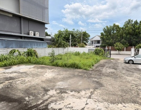 รูป ให้เช่าโกดัง พร้อมสำนักงาน ทำเล เฉลิมพระเกียรติ ร.9 ซอย 28 / พื้นที่ดิน 373 ตารางวา / พื้นที่ใช้สอยประมาณ 540 ตารางเมตร / รถใหญ่เข้า-ออก สะดวก - รูปที่ 17/20