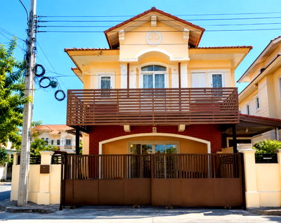 Townhouses for rent Pathumthani : Lam Luk Ka Khlong 2 Nana Charoen Market 400 m. Corner townhouse, 2 floors, 3 bedrooms, Khu Khot, 3 bathrooms, 28 sq m, 224 sq m. with area around the