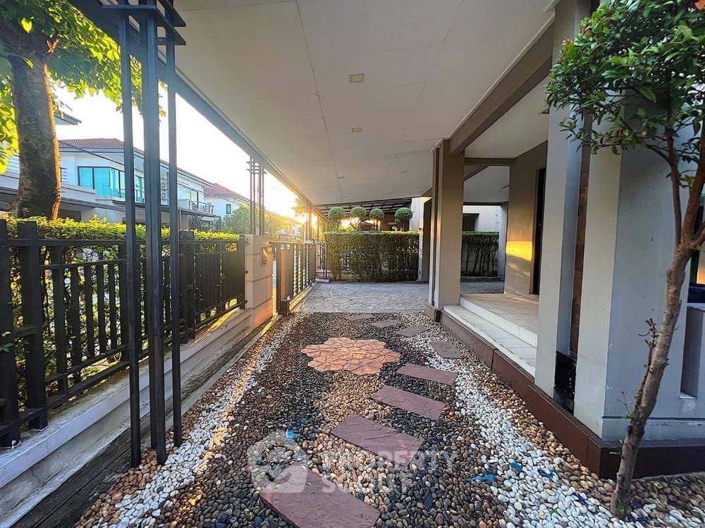 picture Spacious 3-BR House 158 Sqm At Centro Ramindra 109 For Rent (ID 1529947) - 2/24