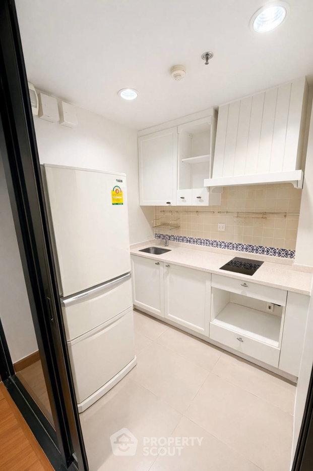 picture 1-BR Condo At The Crest Phahonyothin 11 Near BTS Ari (ID 3156003) - 9/16
