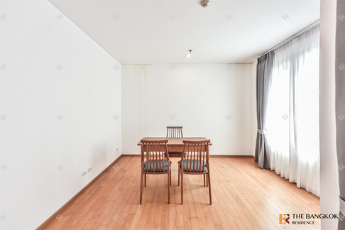 Villa Asoke near MRT Phetchaburi Station Luxury Condo at Special Price