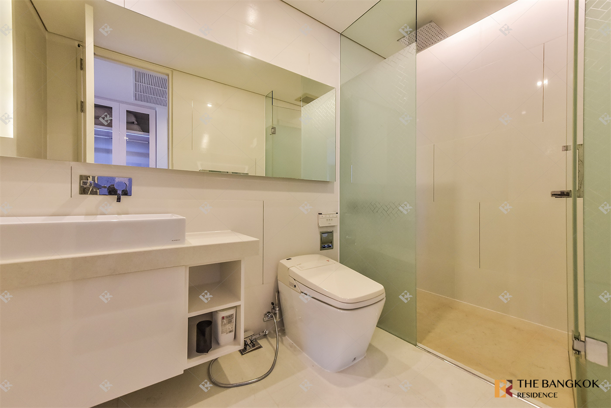 picture The Bangkok Sathorn near BTS Surasak - 1/10
