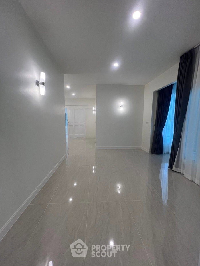 picture Pet-Friendly 7-BR House With 1,000 Sqm In Bang Kaeo (ID 2107543) - 33/49