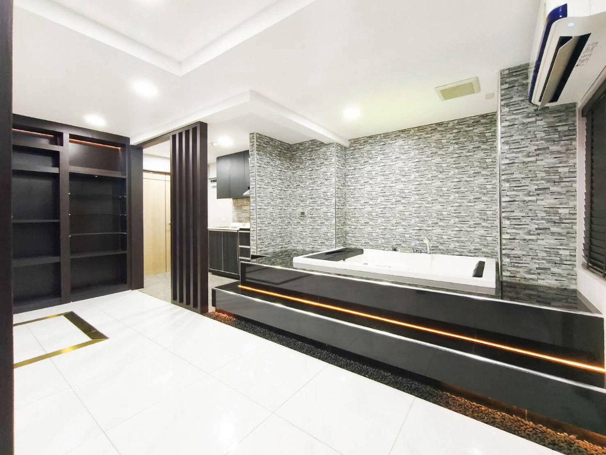 picture ⭐✨ RH-115 The Kris 3 Ratchada 17 Condo for Sale (Only 500 meters from MRT Sutthisan) ✨⭐ - 3/18