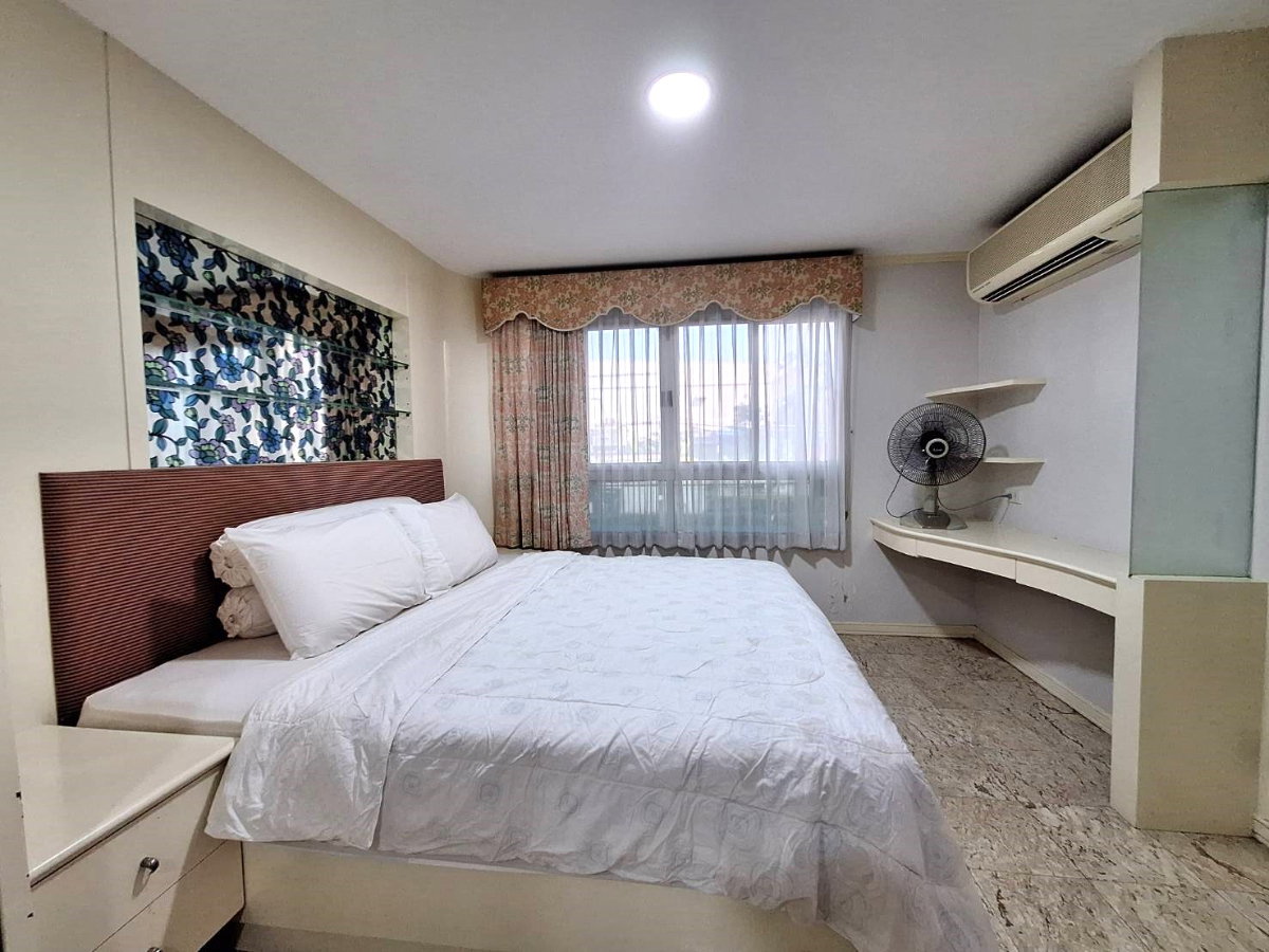 picture For Rent Lumpini Place Sathon Studio 30 Sq.M. 2 Floor  - 1/17