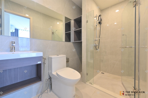Nue District R9 Location Near Employment, Surrounded by Lifestyles near MRT Rama 9 Station