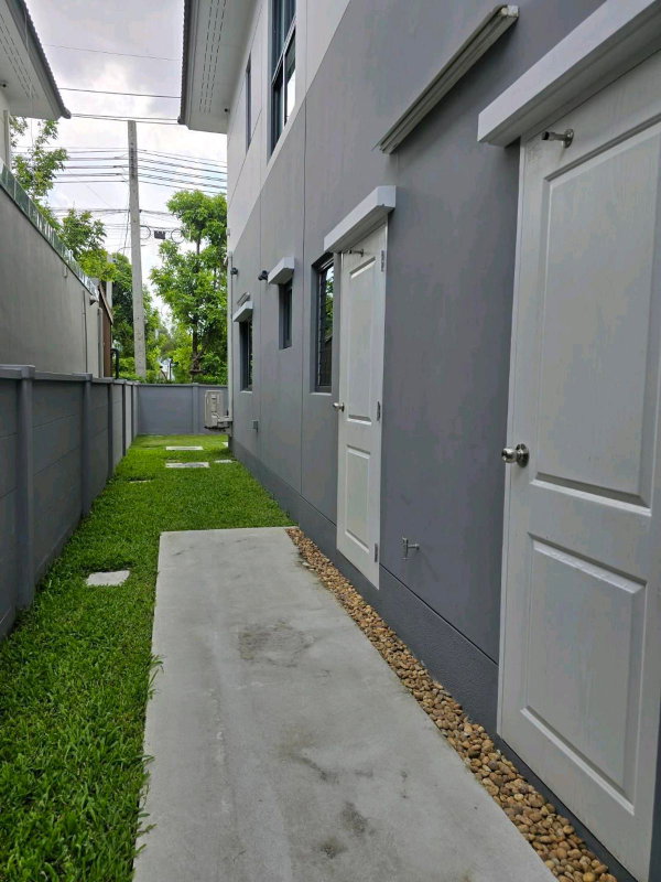 รูป ให้เช่าบ้านเดี่ยวหรู หมู่บ้าน CENTRO วิภาวดี | 79,000 บ. /ด. | ที่ดิน 63 ตร.ว. พื้นที่ใช้สอย 274.4 ตร.ม. | 4 ห้องนอน 6 ห้องน้ำ ที่จอดรถ 3 คัน - รูปที่ 41/46