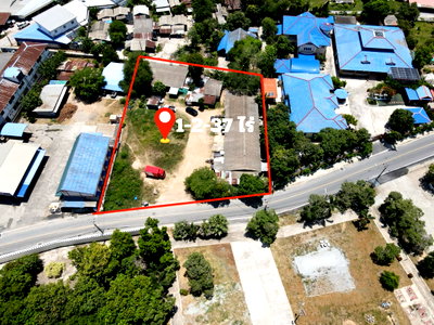 Land for sale Bang Lamung Chonburi : Land & Buildings for Sale – Prime Location Opposite Wat Sri Thammaram (Baan Thung Krad), Rong Po, Bang Lamung, Chon Buri  Land Size: 1 Rai 37 Sq. Wah 