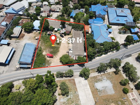 Land & Buildings for Sale – Prime Location Opposite Wat Sri Thammaram (Baan Thung Krad), Rong Po, Bang Lamung, Chon Buri Land Size: 1 Rai 37 Sq. Wah