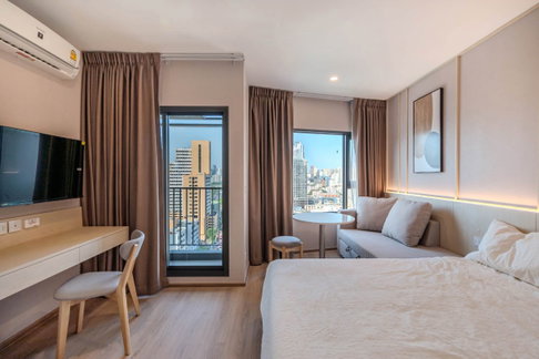 Life Rama 4-Asoke, room for rent, beautifully decorated, Cozy minimal style. Fully furnished, 1 bedroom, 1 bathroom, ready to move in.