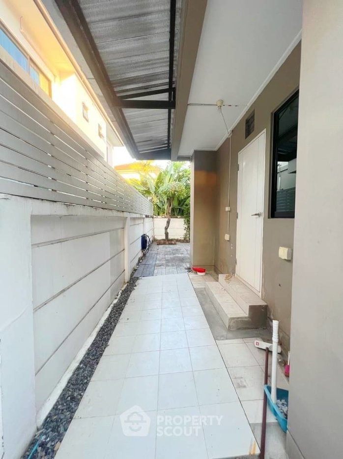 picture Spacious 3-BR House 158 Sqm At Centro Ramindra 109 For Rent (ID 1529947) - 7/24