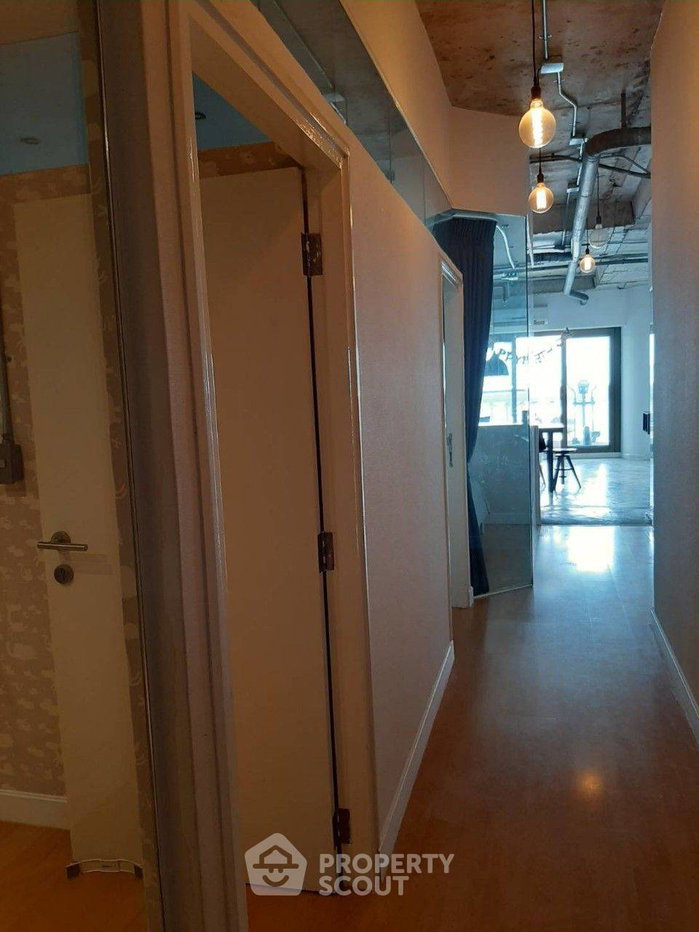 picture 40th-Floor 2-BR Nusa State Tower Condominium Near BTS Saphan Taksin (ID 1258717) - 15/17