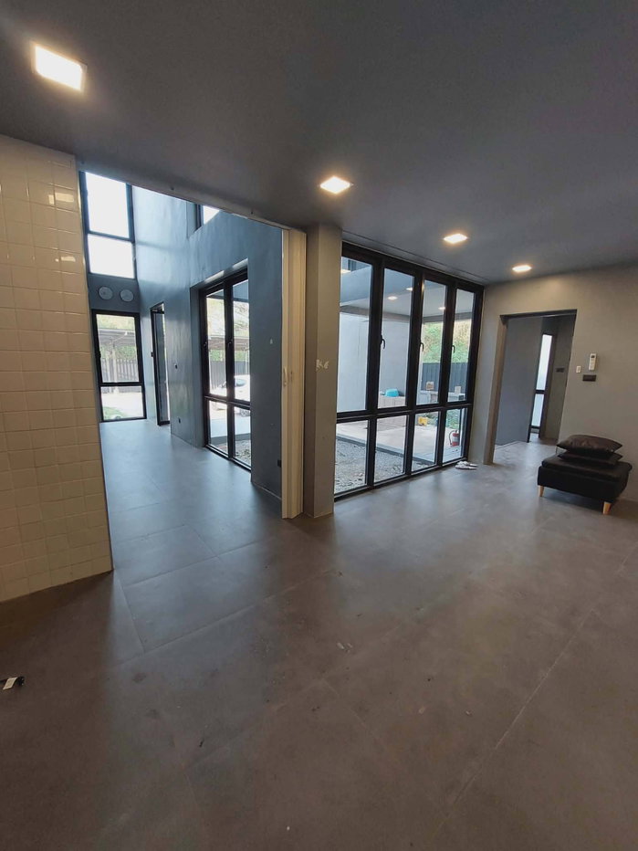 รูป ขายบ้านเดี่ยวสองชั้นสไตล์โมเดิร์นพื้นที่กว้าง - รูปที่ 9/24