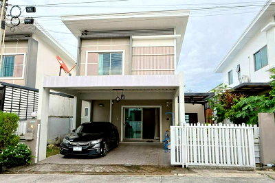 Twin houses for sale Chonburi : Twin houses for sale at Life in the Garden Sriracha. Beautiful houses, great location, and great value.