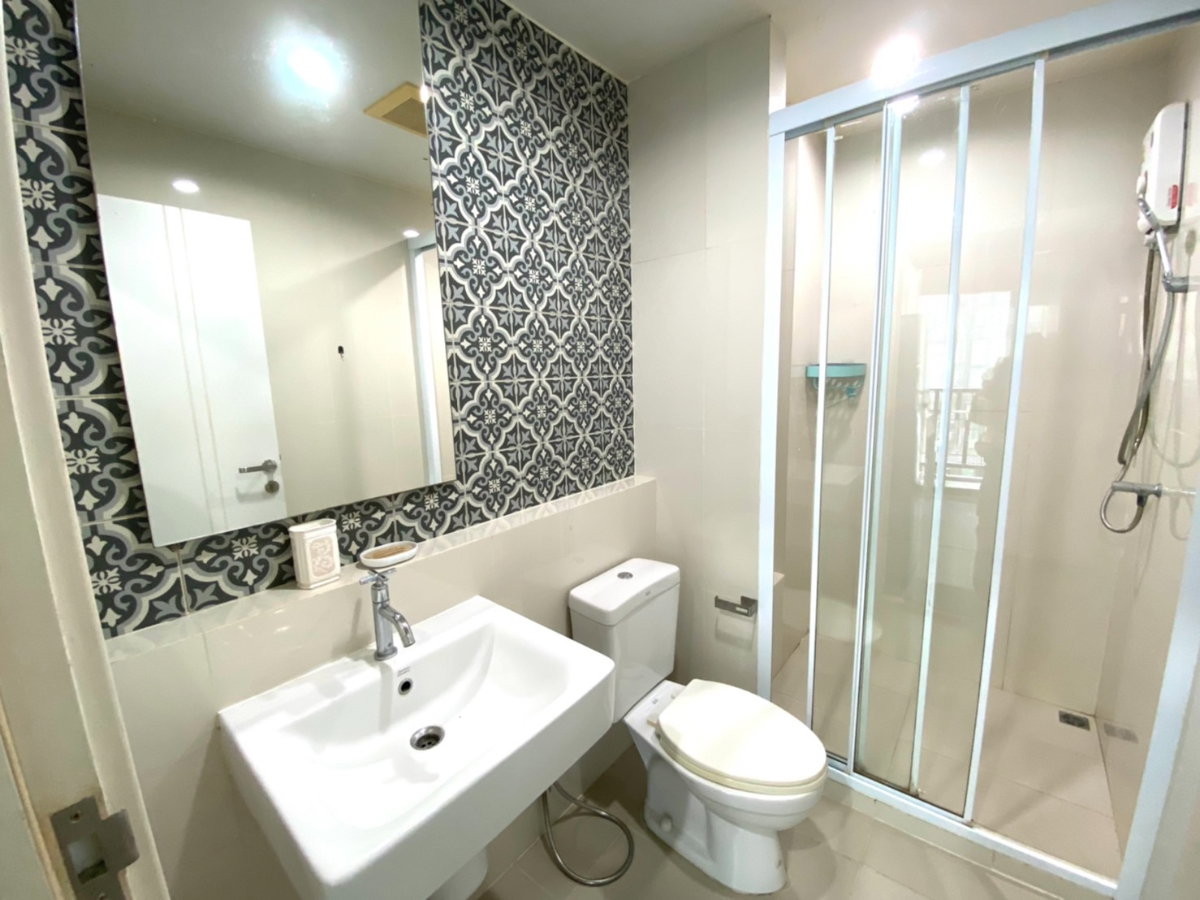 picture For sale : The Base Height Condominium - 6/7
