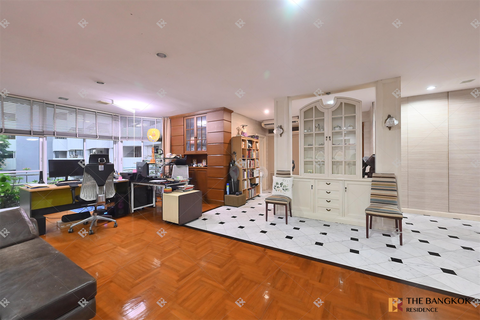 Premier Condominium near BTS Phrom Phong