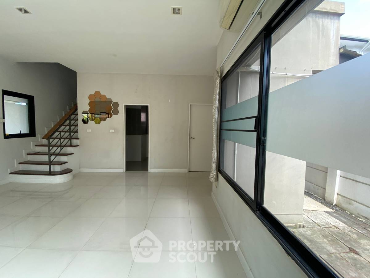 picture Spacious 3-BR House 158 Sqm At Centro Ramindra 109 For Rent (ID 1529947) - 9/24