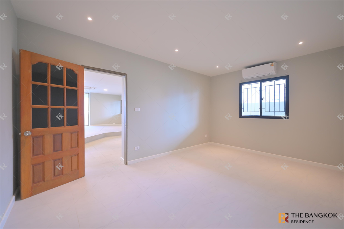 picture Ultimate Luxury Lifestyle with Convenience Premier Condominium near BTS Phrom Phong - 4/10