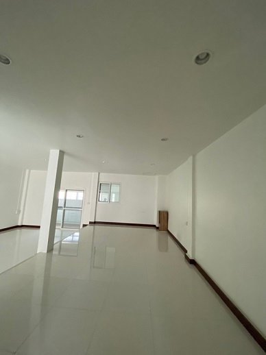 รูป ให้เช่าทาวน์โฮม 3 ชั้น Renovate ใหม่ทั้งหลัง สวยมาก ซอยสุขุมวิท 54 ใกล้ BTS อ่อนนุช ทำเลดีมาก แอร์ 4 เครื่อง เหมาะเป็น Studio , สำนักงาน จดบริษัทได้ - รูปที่ 2/13