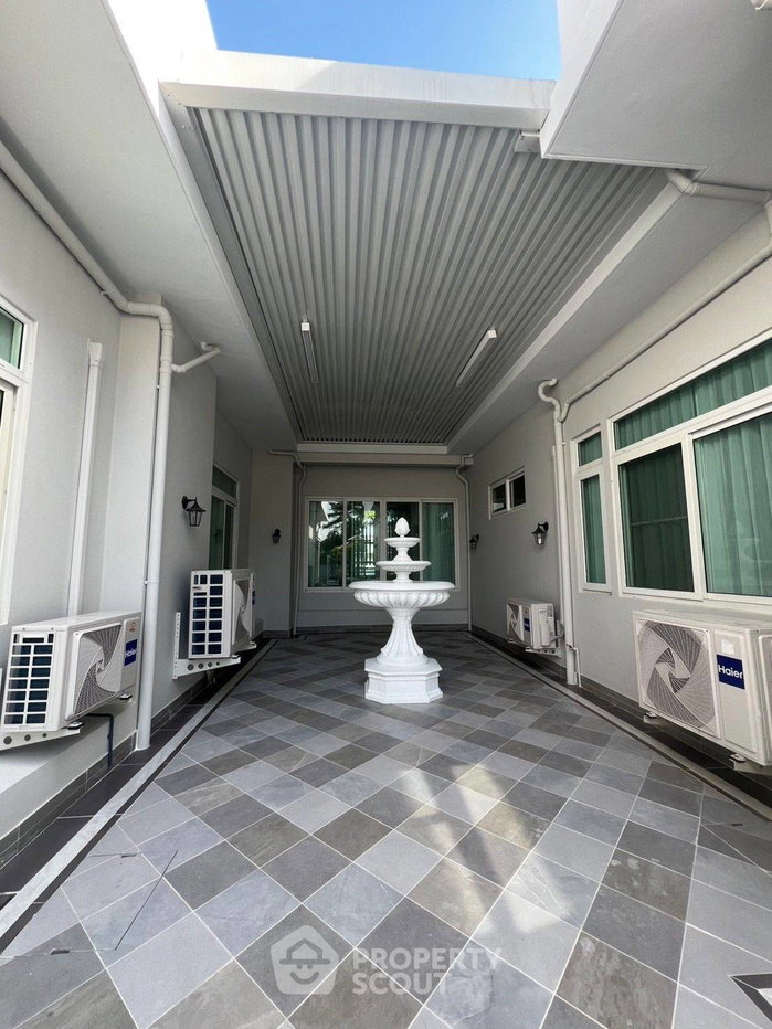picture Pet-Friendly 7-BR House With 1,000 Sqm In Bang Kaeo (ID 2107543) - 2/49