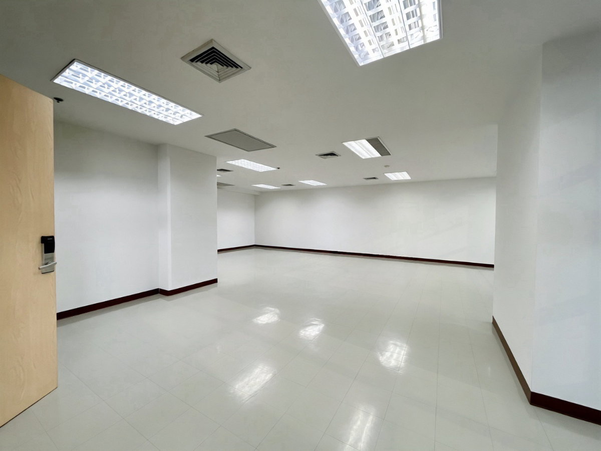 picture OFFICE for Rant ZEER RANGSIT. Zeer Rangsit Shopping Center: The perfect choice for modern business owners. - 4/7