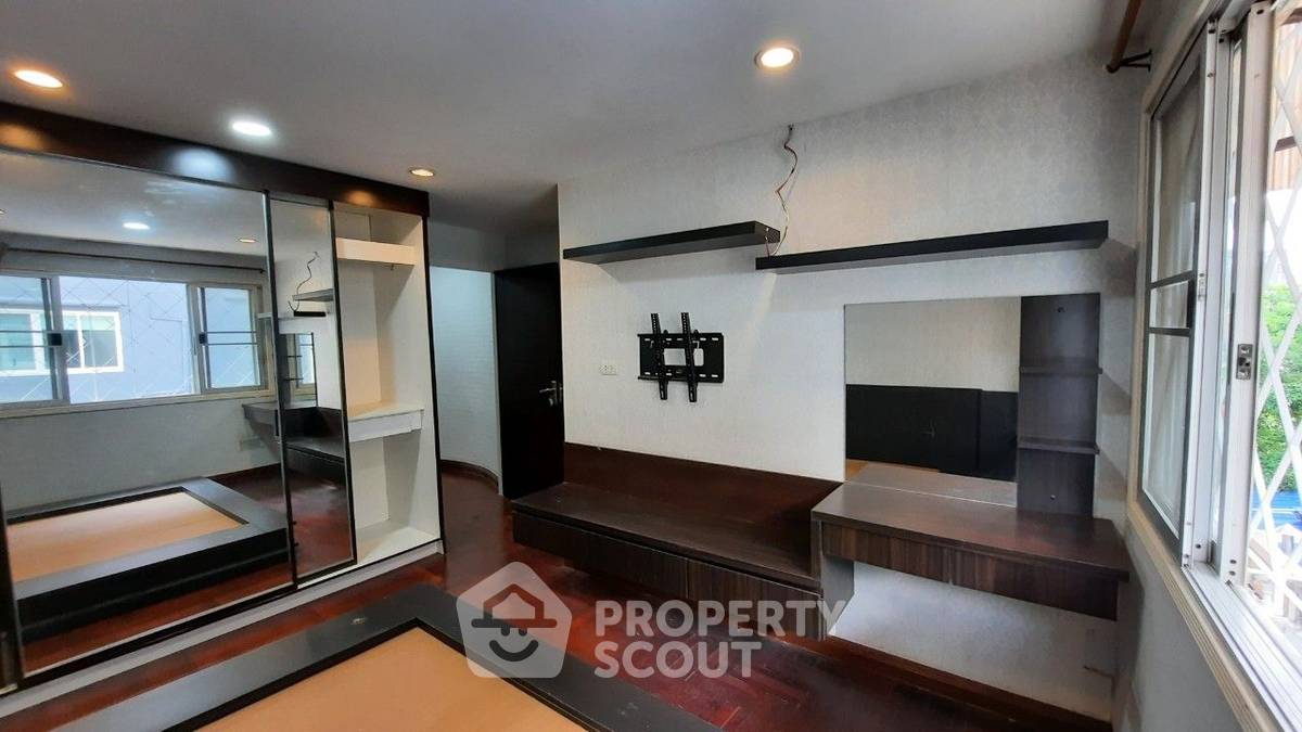 รูป บ้าน 5 ห้องนอน ขนาด 300 ตร.ม. ที่ Varatorn Ville สวนหลวง (ID 1301990) - รูปที่ 15/20