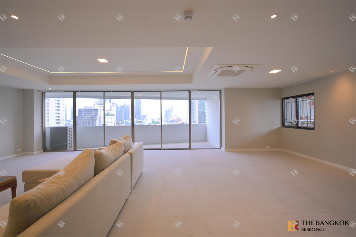 picture Ultimate Luxury Lifestyle with Convenience Premier Condominium near BTS Phrom Phong - 1/10