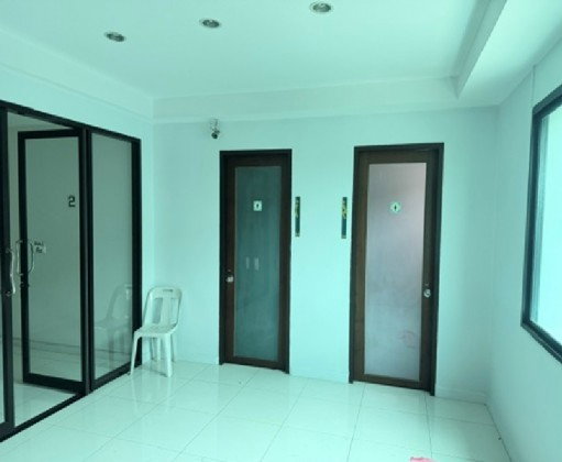 รูป ให้เช่าอาคารสำนักงาน 4 ชั้นพร้อมที่พักชั้นบน ทำเลซอยคู้บอน / ริมถนนคู้บอน / แอร์ 23 เครื่อง / คลีนิคเสริมความงาม , โรงพยาบาลสัตว์ , คลีนิคฟัน อื่น ๆ - รูปที่ 5/23