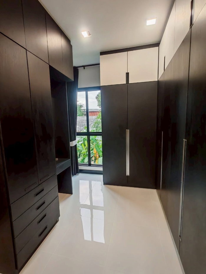 รูป 🏡✨ ให้เช่าบ้านเดี่ยว 3 ชั้น — ใจกลาง Town in Town บ้านใหม่เอี่ยม ดีไซน์ Modern Built-in ครบทั้งหลัง พร้อมอยู่ - รูปที่ 9/16