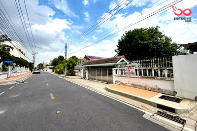 บ้านเดี่ยว ปากเกร็ด นนทบุรี : ขายบ้านเดี่ยว 91 ตร.ว. ถนนแจ้งวัฒนะ  หมู่บ้านสวนพงษ์เพชร แจ้งวัฒนะ 43 (สหกรณ์การบินไทย) ใกล้รถไฟฟ้าสายสีชมพู สถานีอิมแพ็คเมืองทองธานี