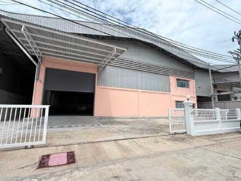 ให้เช่าโรงงาน พร้อมสำนักงาน ขนาดใหญ่ / พื้นที่ 1575 ตารางเมตร / พื้นที่สีม่วง ขอ รง 4 ได้ / ติดริมถนนแพรกษา / รถเทรลเลอร์เข้าออกสะดวก