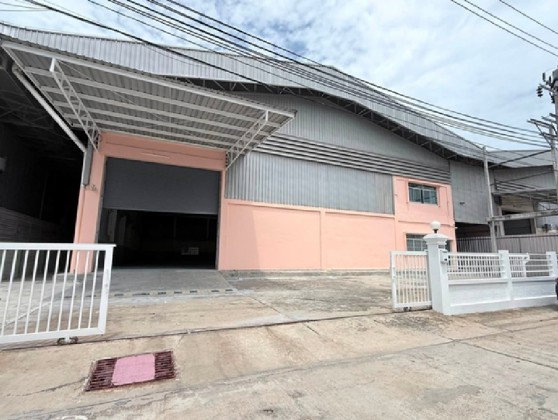 รูป ให้เช่าโรงงาน พร้อมสำนักงาน ขนาดใหญ่ / พื้นที่ 1575 ตารางเมตร / พื้นที่สีม่วง ขอ รง 4 ได้ / ติดริมถนนแพรกษา / รถเทรลเลอร์เข้าออกสะดวก - รูปที่ 2/10